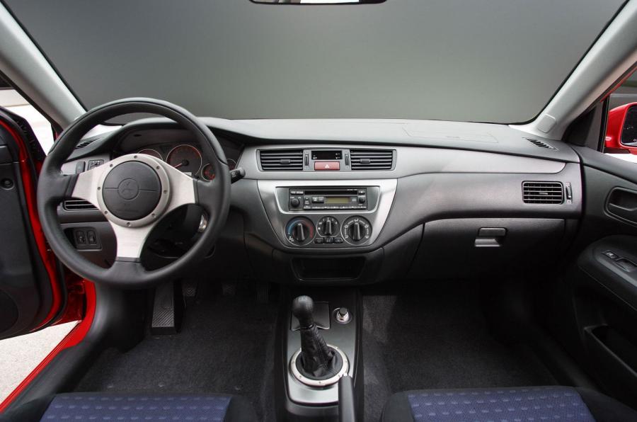  Mitsubishi Lancer Evolution VIII 2003 года  (фото 8 из 58)